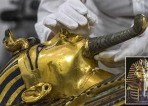 ذهب خالص ومحمي بـ«النسر والكوبرا».. مكونات قناع توت عنخ آمون «أغلى قطعة أثرية في العالم»