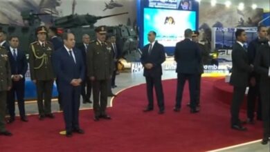 الرئيس السيسي يزورجناح وزارةالإنتاج الحربي ويستمع لشرح اللواء محمد صلاح عن مركبة الإصلاح والنجدة "سينا 806" صناعة مصرية 100%