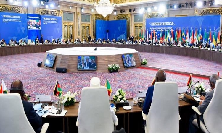 السيسى:مصر وضعت 5 محاور للتنمية في أفريقيا والاستثمارات تتجاوز 12 مليار دولار 