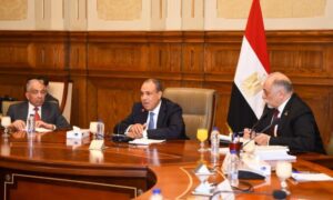 وزير الخارجية يجتمع مع أعضاء لجنة حقوق الإنسان والتضامن بمجلس الشيوخ ويؤكد لرئيس الشيوخ على اهتمام الوزارة بالدبلوماسية البرلمانية