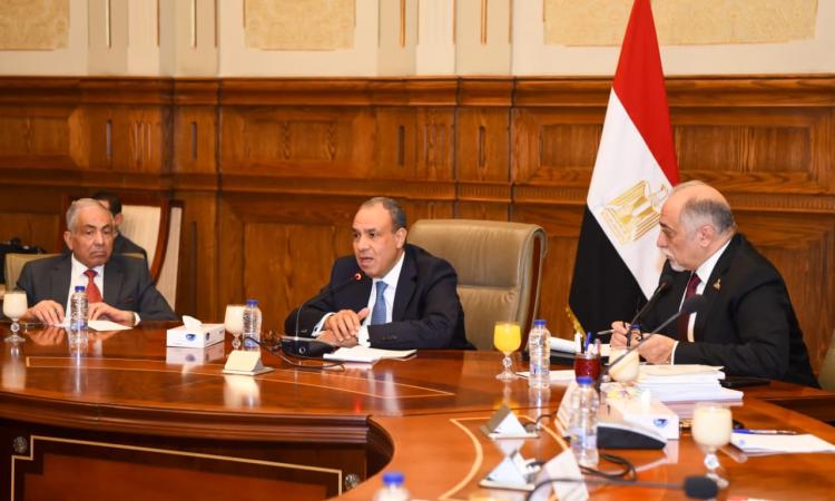 وزير الخارجية يجتمع مع أعضاء لجنة حقوق الإنسان والتضامن بمجلس الشيوخ ويؤكد لرئيس الشيوخ على اهتمام الوزارة بالدبلوماسية البرلمانية