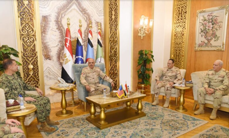 الفريق أحمد خليفة رئيس أركان حرب القوات المسلحة يلتقى قائد القيادة المركزية الأمريكية 
