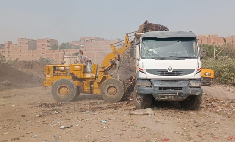 نشاط مكثف لاجهزةمحافظة الجيزة: رفع ٦٠٠ طن مخلفات بشارع عثمان محرم وحملات نظافة بالعروبة والنيل بالطالبية والوراق ومركز أبو النمرس 