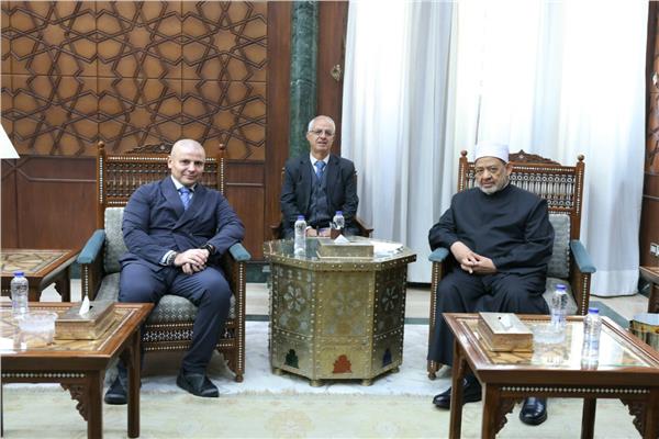 شيخ الأزهر: رفض عمال موانئ إيطاليين تحميل سفن أسلحة لغزة موقف إنساني عظيم 