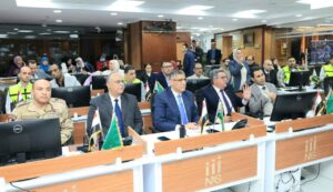 محافظ الجيزة يتابع أعمال غلق لجان انتخابات مجلس النواب في اليوم الأول من داخل مركز السيطرة 