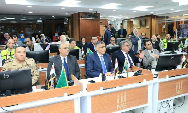 محافظ الجيزة يتابع أعمال غلق لجان انتخابات مجلس النواب في اليوم الأول من داخل مركز السيطرة 