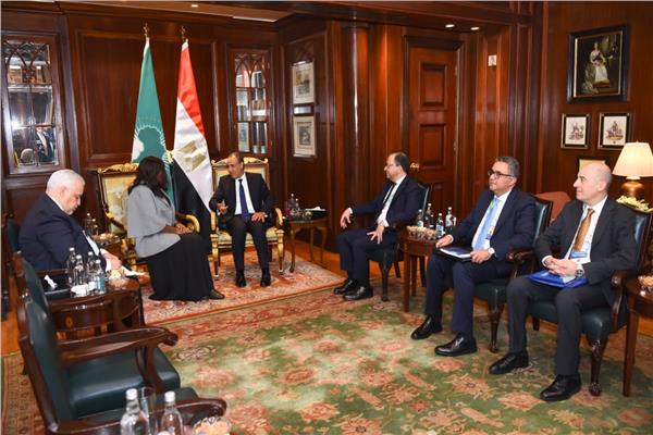 وزيرالخارجية يلتقي مفوضة الاتحاد الأفريقي للتنمية الاقتصادية والتجارة 