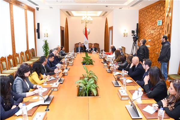 وزير الخارجية يستقبل رئيس الهيئة الوطنية للاعلام ومذيعي التليفزيون 