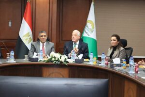 محافظ الجيزة يبحث مع مستشار رئيس الجمهورية تطوير المناطق المحيطة بالمواقع الأثرية والتراثية