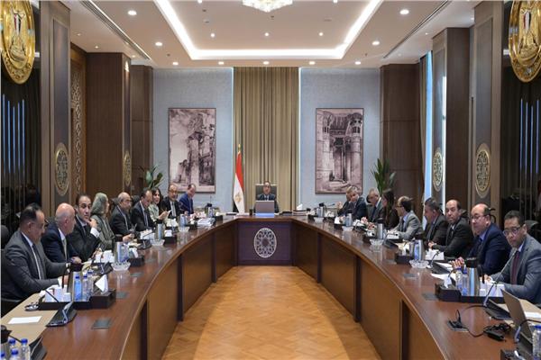 مدبولى يتابع مشروعات تطوير قطاع الغزل والنسيج والاستغلال الأمثل لبعض الأصول