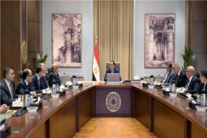 رئيس الوزراء يُتابع جهود حل مشكلات المستثمرين وتحسين مناخ الاستثمار 