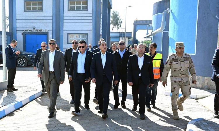رئيس الوزراء يواصل جولتة بمحطة مياه الشرب بأرض المشتل بمركز الصف بالجيزة