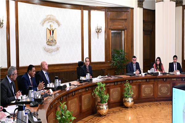 رئيس الوزراء يتابع الموقف التنفيذي لمشروعات "رأس الحكمة الجديدة" و"شمس الحكمة 