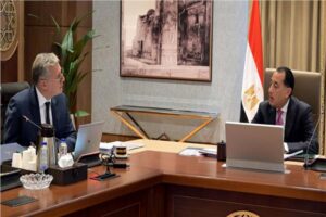 مدبولى يستعرض مع وزير البترول ملف تعزيز التعاون الدولي 