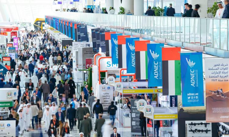 اليوم الثالث الصحف العربية والعالمية تسلط الضوء على معرض ايديكس للصناعات الدفاعية بالقاهرة 2025انطلاق فعاليات اليوم الثالث لمعرض "إيديكس 2025" بإقبال جماهيري متزايد ومشاركة 86 دولة.. فيديو