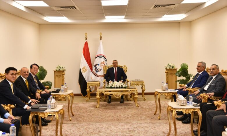 وزيرالإنتاج الحربي يلتقى وفدي «تاليس» الفرنسية و«بونجسان» الكورية الجنوبية لبحث التعاون فى التصنيع العسكرى 