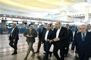 وزيرالطيران المدني: خطة متكاملة لتطوير منظومة التشغيل بمطار القاهرة 