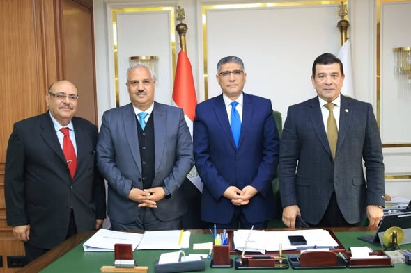 محافظ الجيزة يبحث استعدادات إقامة بطولة كأس العالم للقوة البدنية بمنطقة الهرم أوائل فبراير