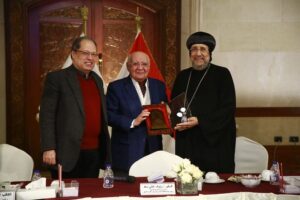 صالون المركز الثقافي القبطي يناقش تحديات منتدى دافوس وتداعيات التحولات الدولية على مصر والمنطقة 