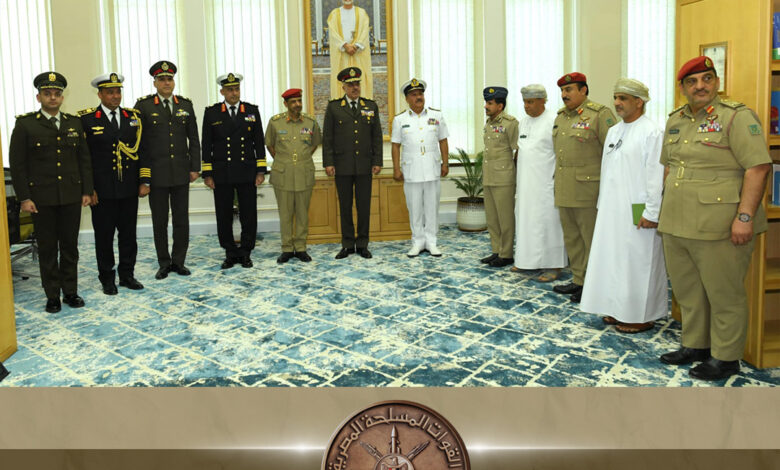 المتحدث العسكرى : رئيس الأركان يعود إلى أرض الوطن عقب انتهاء زيارته الرسمية إلى عُمان 