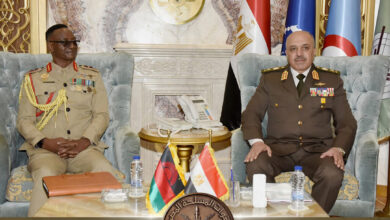 المتحدث العسكرى : رئيس أركان حرب القوات المسلحة يلتقي قائد قوات الدفاع المالاوي 
