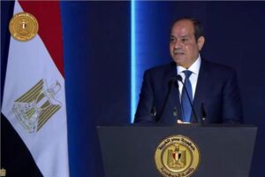 الرئيس السيسى خلال احتفال الشرطة الـ74 افخروا ببلادكم التى لم تتورط فى مؤامرة أو تدمير أو قتل أحد فى المنطقة