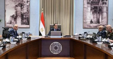 رئيس الوزراء: لن نتهاون مع أى مخالفات أو تعديات على أراضى طرح النهر 