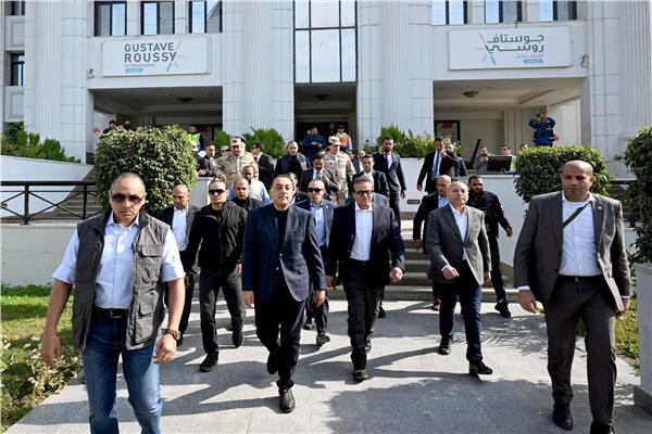 رئيس الوزراء يتفقد مستشفى أورام دار السلام ومبناها الجديد 