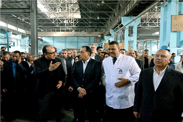 مدبولى يتفقد خط الإنتاج الجديد للسلك بشركة مصر للألومنيوم بطاقة 60 ألف طن سنويًا 