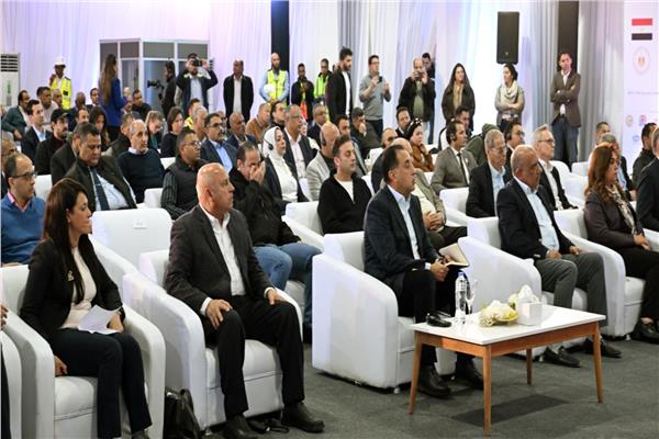 رئيس الوزراء يفتتح المرحلة الأولى من «أوبيليسك لتوليد الكهرباء» بنجع حمادي 