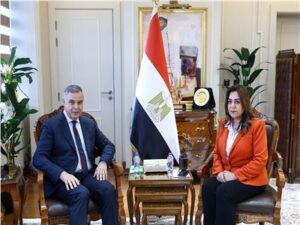وزيرةالتنمية المحلية تبحث مع محافظ الإسكندرية موقف مشروعات الخطة الاستثمارية 