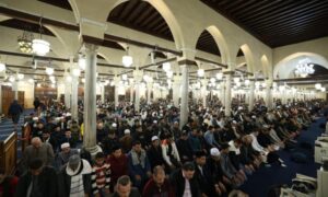 في الليلة العاشرة من رمضان.. آلاف المصلين يتوافدون إلى الجامع الأزهر