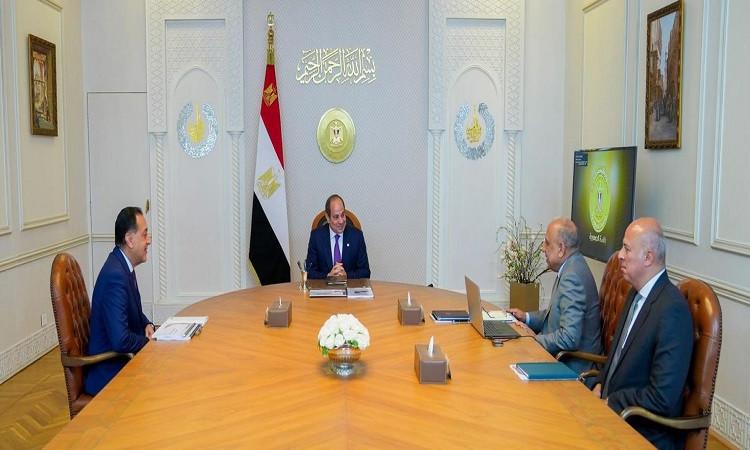 الرئيس السيسى يوجه بالعمل المستمر على التوسع فى مشروعات الطاقة المتجددة 