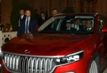 الرئيس السيسى يقود سيارة كهربائية بصحبة أردوغان من الاتحادية إلى مدينة نصر.. فيديو