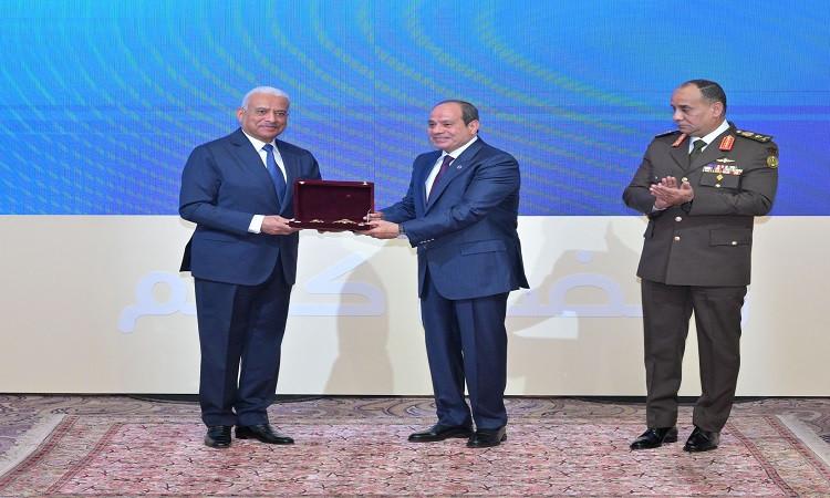 الرئيس السيسي يصدق على تعيين الفريق أول عبد المجيد صقر مساعدا لرئيس الجمهورية 