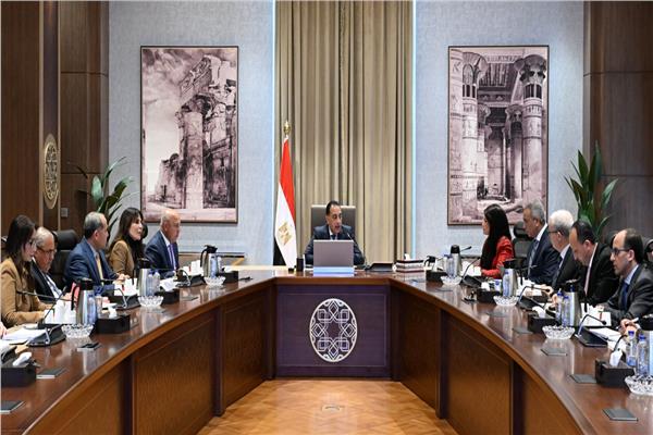 رئيس الوزراء يتابع إجراءات إعادة هيكلة وتطوير أداء عددٍ من الهيئات الاقتصادية التابعة لوزارة النقل