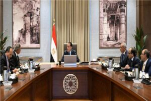 رئيس الوزراء يتلقى التقرير النهائي للجنة تطوير الإعلام المصري تمهيدا لعرضه على فخامة الرئيس 