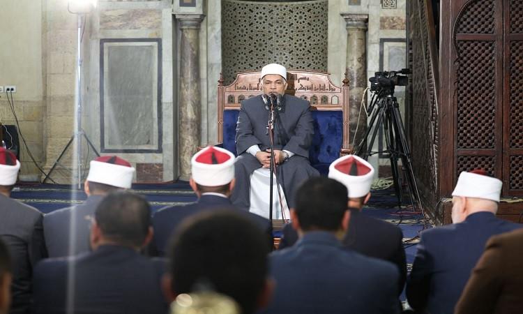 درس التراويح بالجامع الأزهر:الصيام دعوة شاملة لتغيير إيجابي بالعادات والعبادات 