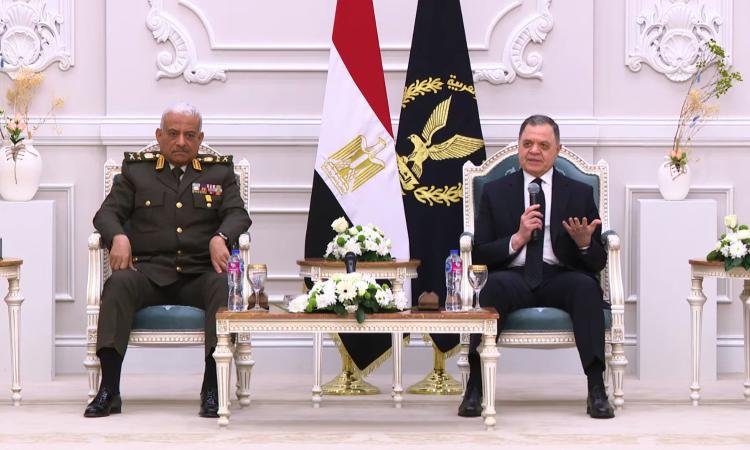 وزير الداخلية يستقبل وزير الدفاع للتهنئة بعيد الشرطة