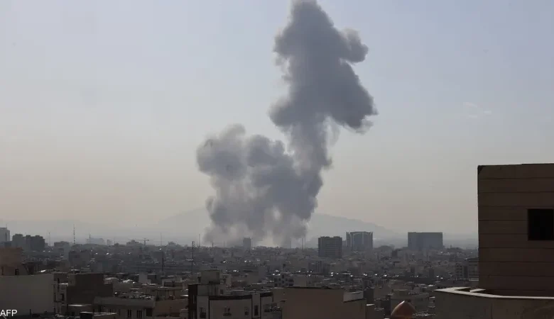 وكالة: 7 صواريخ تستهدف منطقة قرب القصر الرئاسي ومجمع خامنئي ..إسرائيل تستهدف "قلب طهران"