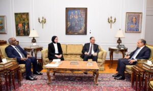 عبد العاطي يلتقي نواب الوزير ويؤكد تكامل الأدوار لدعم أولويات السياسة الخارجية