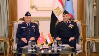 قائد القوات الجوية يبحث مع نظيريه التركي التعاون العسكري