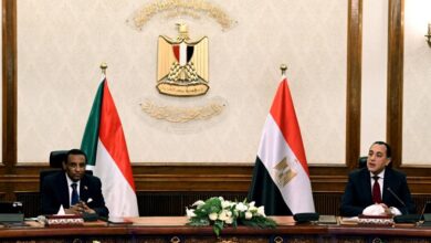 مدبولي ورئيس مجلس الوزراء الانتقالي للسودان يبحثان سبل تعزيز العلاقات الثنائي 