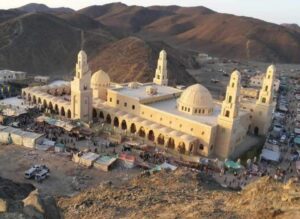 رحلة روحانية إلى مسجد العارف بالله أبو الحسن الشاذلي في قلب جبال الجنوب 