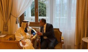 وزير الخارجية ونظيره السعودي يبحثان العلاقات الثنائية والمستجدات الإقليمية 