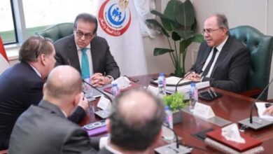 وزير الصحة يبحث مع "جنرال إلكتريك" توطين صناعة صبغات الأشعة داخل مصر 