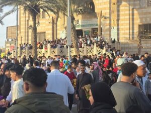 الآلاف يؤدون صلاة عيد الفطر بمسجدا الحصري والاستقامة بالجيزة 