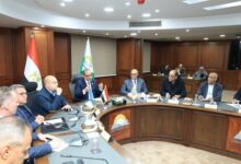 محافظ الجيزة يعقد اجتماعاً موسعاً مع رؤساء الأحياء والمراكز لمتابعة تنفيذ تكليفات رئيس الوزراء بشأن ضبط الأسواق ومنع التلاعب بالأسعار