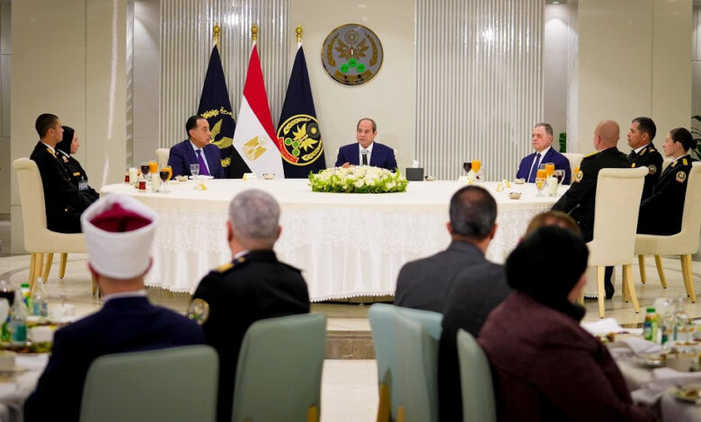 السيسي خلال حفل إفطار أكاديمية الشرطة يحذر من تداعيات اقتصادية إقليمية ودولية حال استمرار الأزمة الحالية