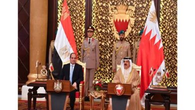 وكالة الأنباء البحرينية: الملك حمد بن عيسى يستقبل الرئيس السيسي في لقاء أخوي 